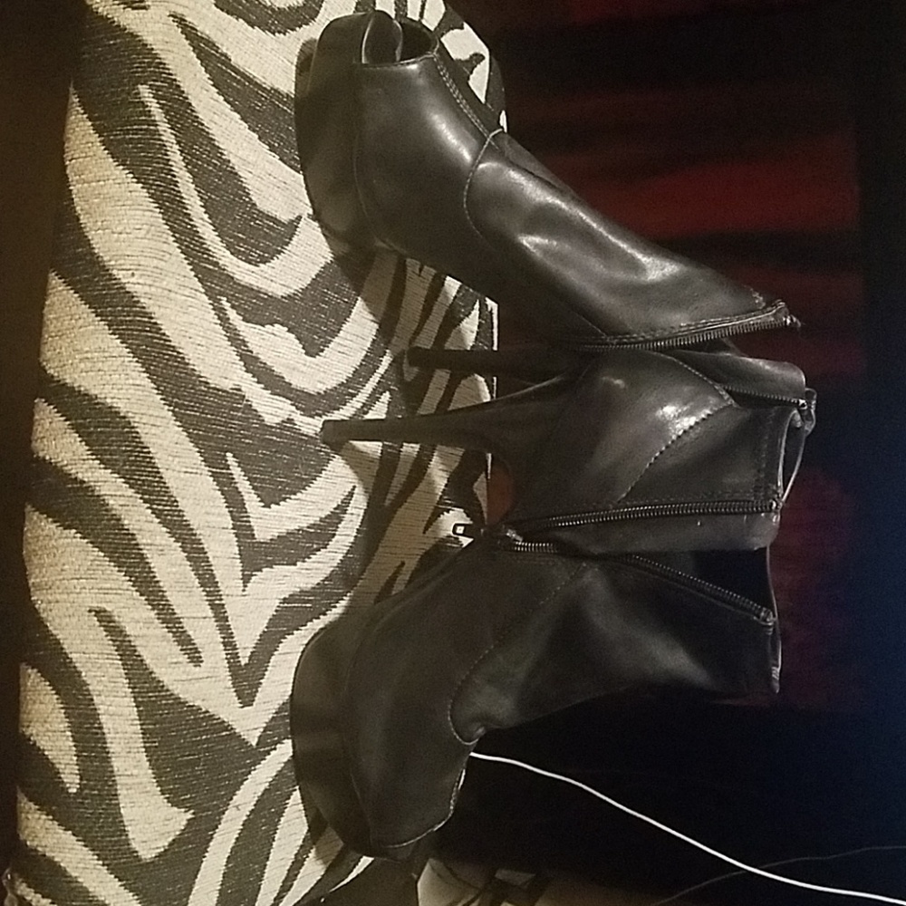 Chinese Laundry Black Peep Toe Heels